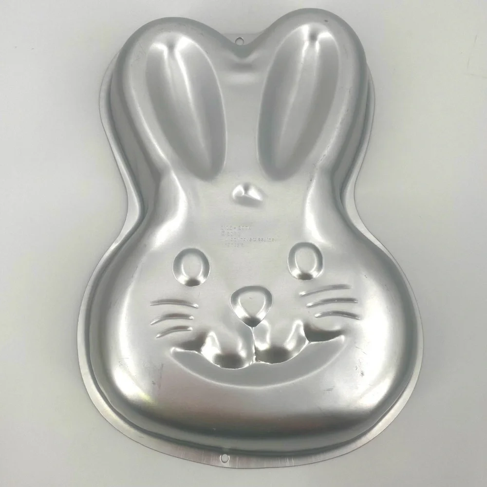 WILTON Aluminum BUNNY HEAD Cake Pan Mold Easter 2105-2074 Vintage 2003